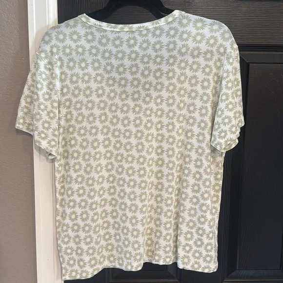 American Eagle Outfitters Green Floral Women's Top - Picture 4 of 4